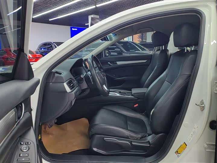 Фото 9 - Honda Accord