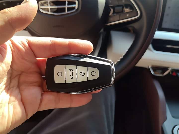 Фото 12 - Geely Monjaro