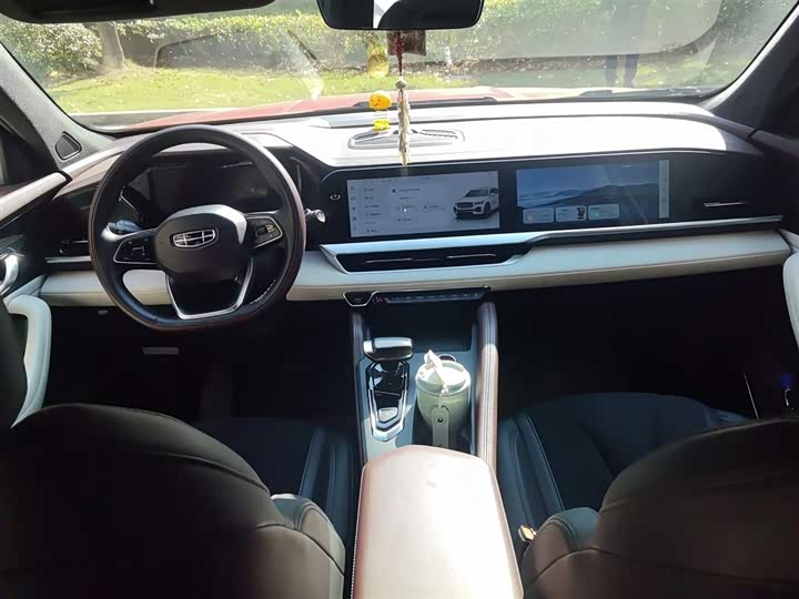 Фото 13 - Geely Monjaro