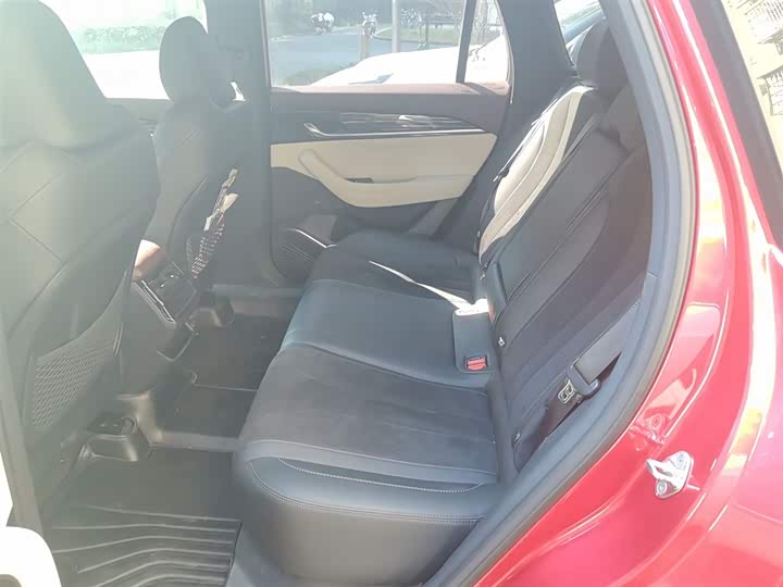 Фото 15 - Geely Monjaro