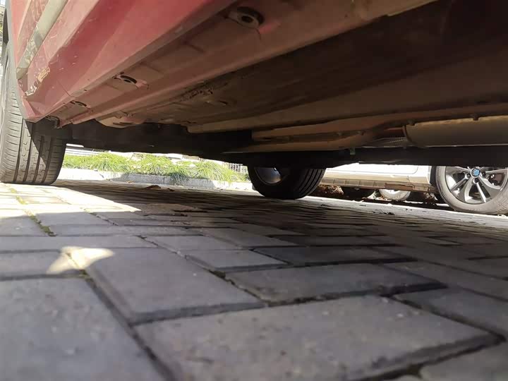 Фото 16 - Geely Monjaro