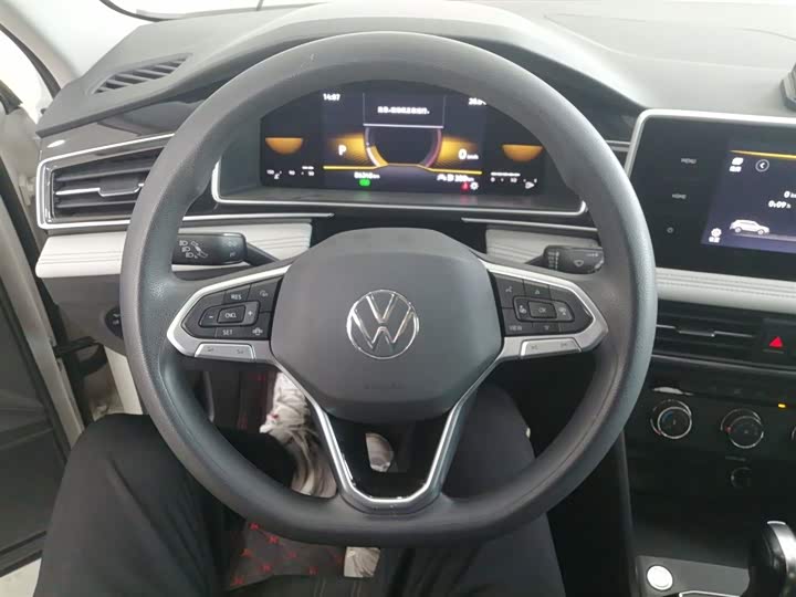 Фото 11 - Volkswagen Tiguan L Pro