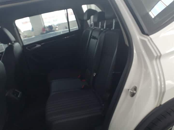 Фото 16 - Volkswagen Tiguan L Pro