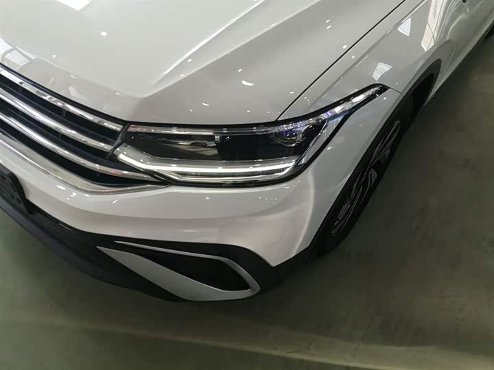 Фото 23 - Volkswagen Tiguan L Pro