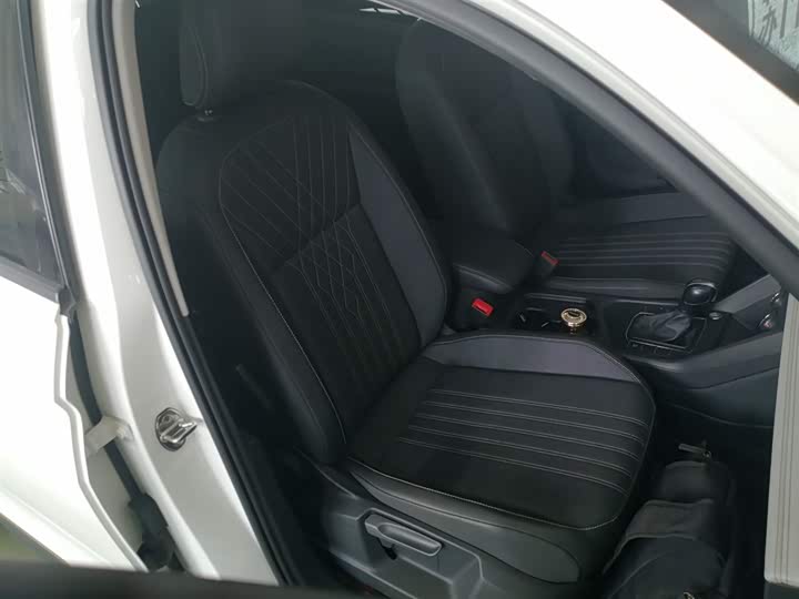 Фото 24 - Volkswagen Tiguan L Pro