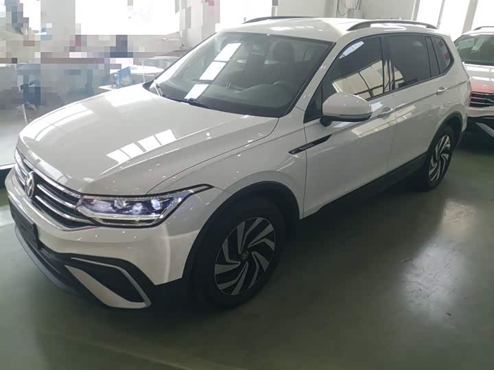 Фото 5 - Volkswagen Tiguan L Pro