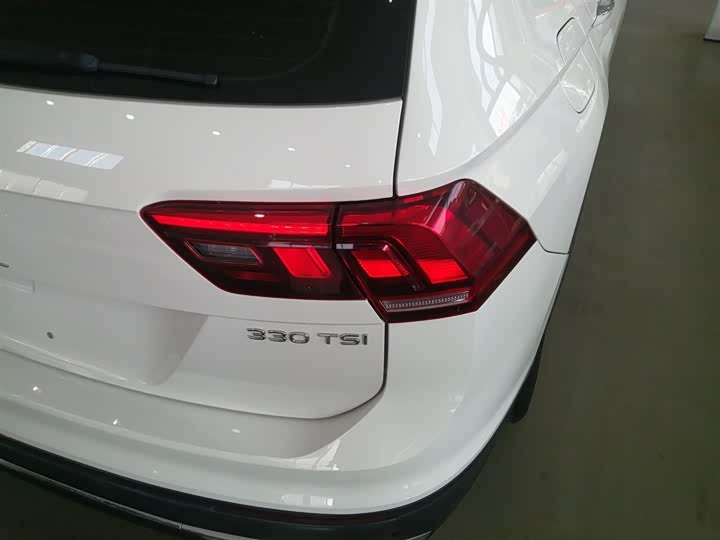 Фото 8 - Volkswagen Tiguan L Pro