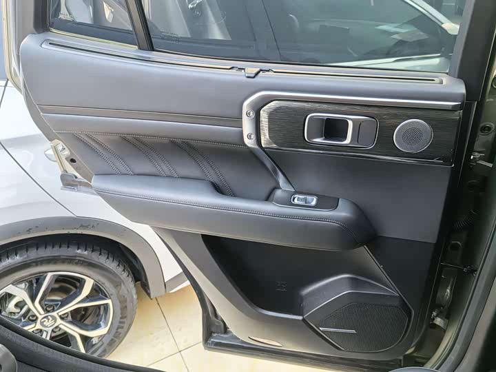 Фото 10 - Tank 400 Hybrid