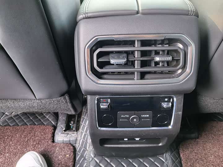 Фото 11 - Tank 400 Hybrid