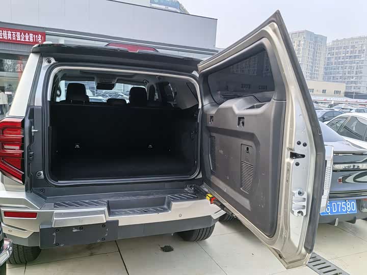 Фото 14 - Tank 400 Hybrid