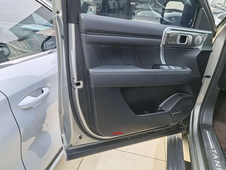 Фото 3 - Tank 400 Hybrid