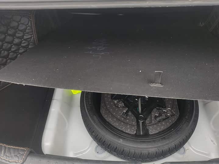 Фото 4 - Geely Emgrand