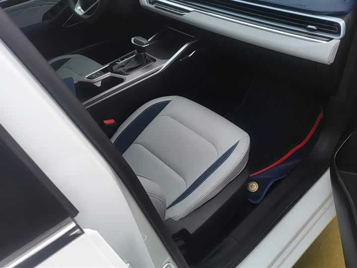 Фото 8 - Geely Emgrand