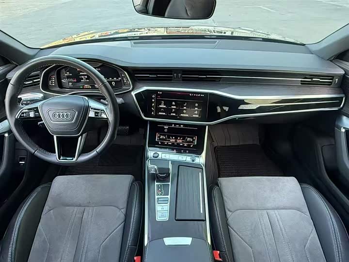 Фото 10 - Audi A6L