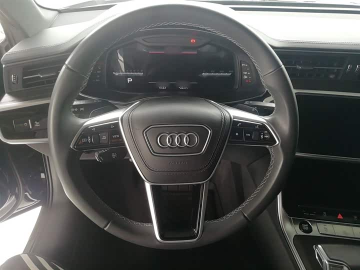 Фото 11 - Audi A6L
