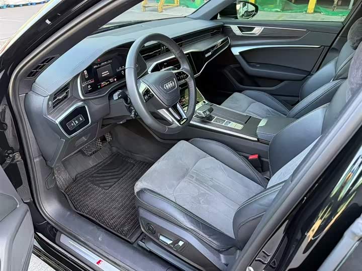 Фото 15 - Audi A6L