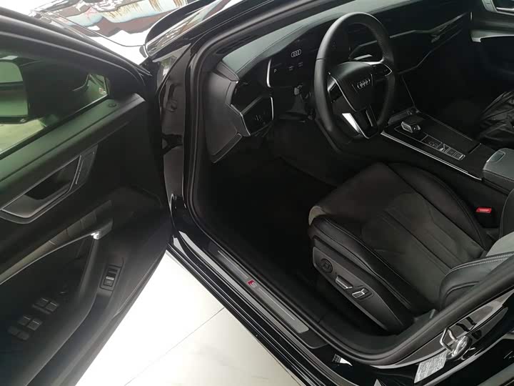 Фото 16 - Audi A6L