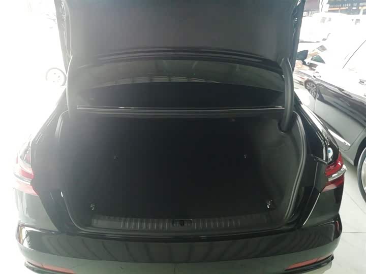 Фото 19 - Audi A6L