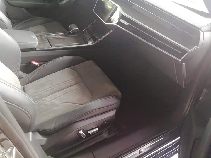 Фото 25 - Audi A6L