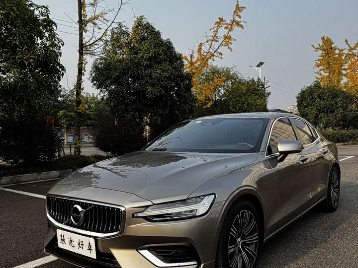 Фото 1 - Volvo S60