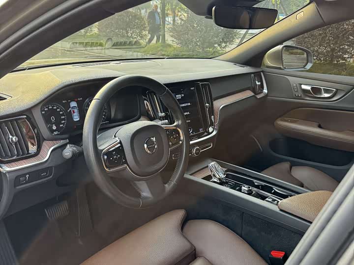 Фото 13 - Volvo S60