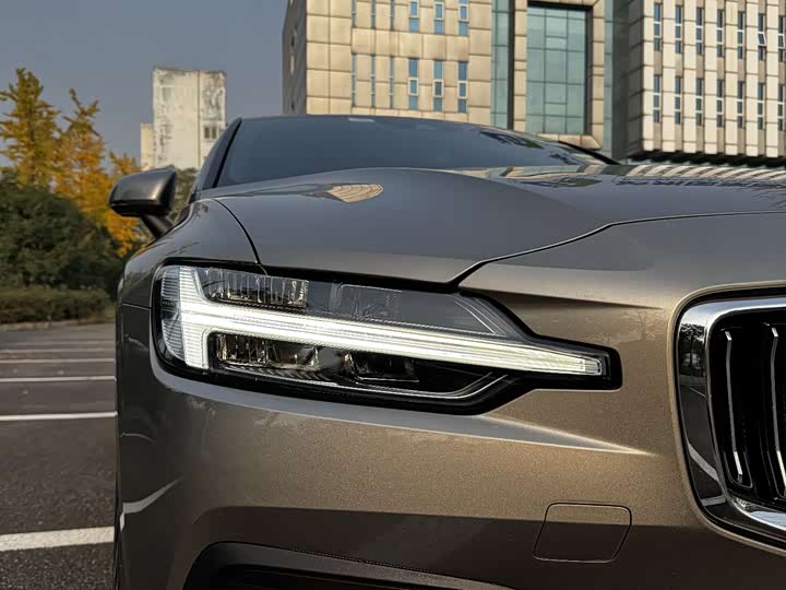 Фото 15 - Volvo S60