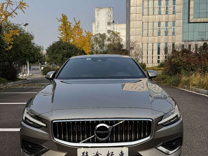 Фото 2 - Volvo S60
