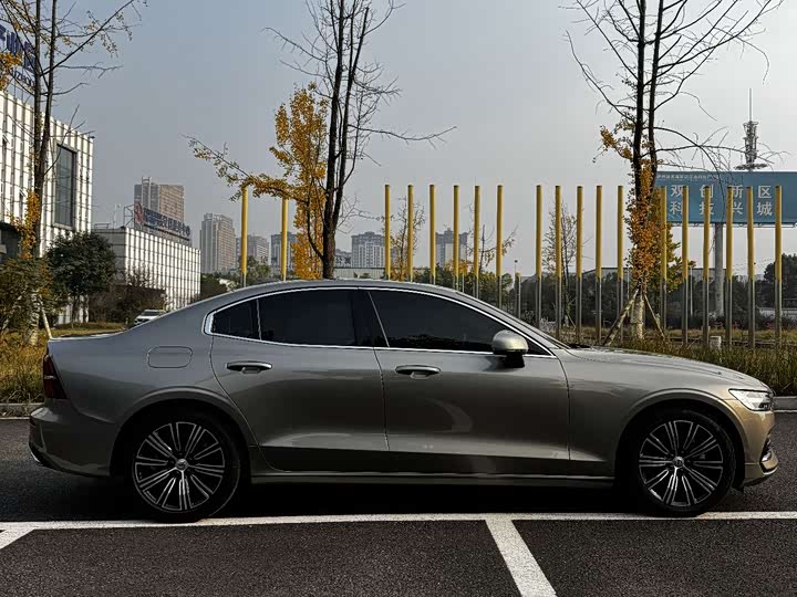 Фото 4 - Volvo S60