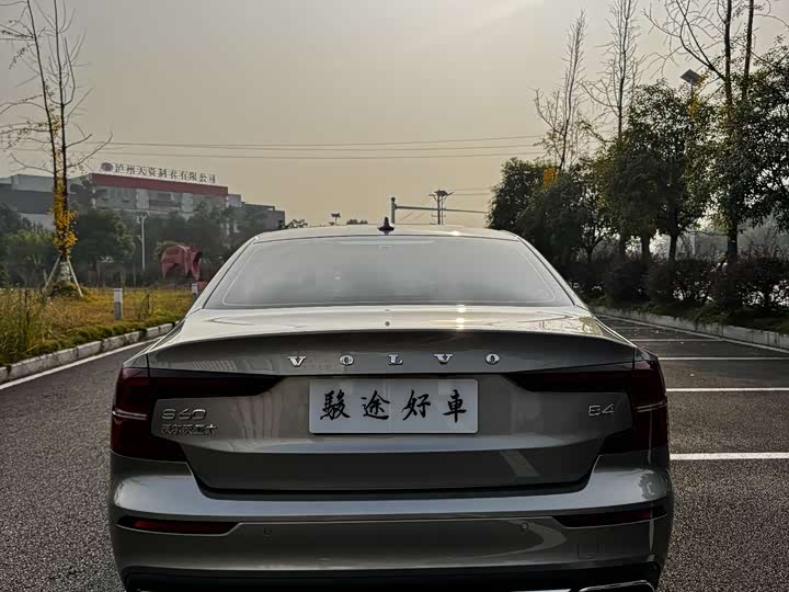 Фото 6 - Volvo S60