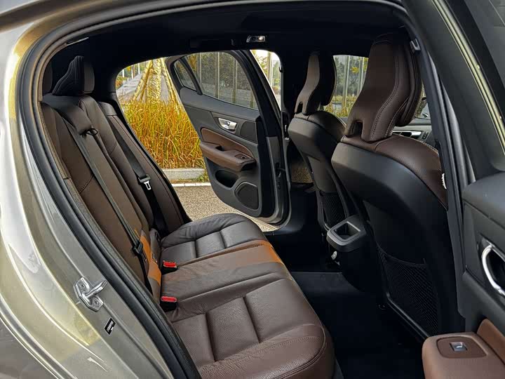 Фото 8 - Volvo S60