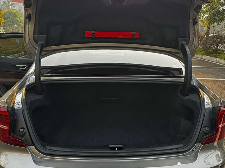 Фото 9 - Volvo S60