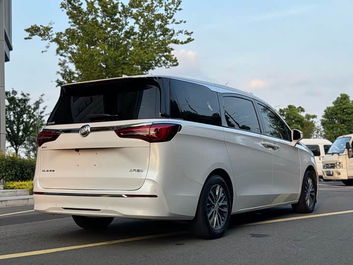 Фото 12 - Buick GL8 ES