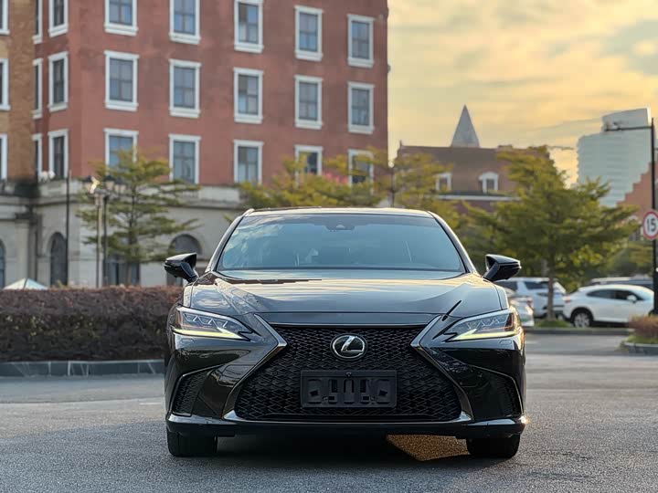Фото 2 - Lexus ES