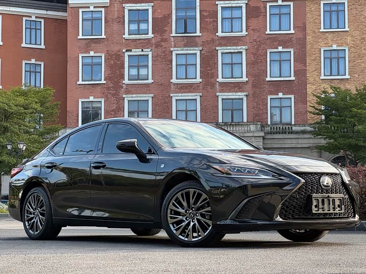 Фото 3 - Lexus ES