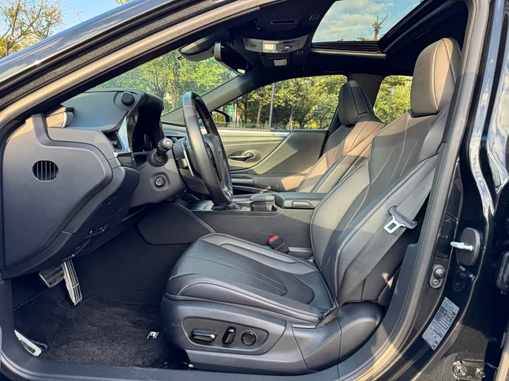 Фото 7 - Lexus ES