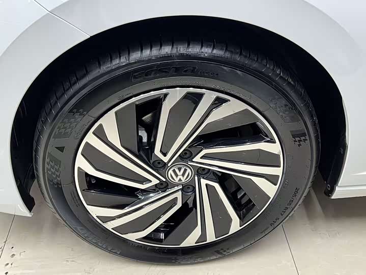 Фото 16 - Volkswagen Sagitar L