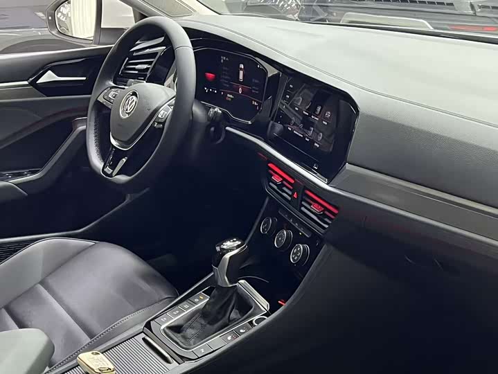 Фото 19 - Volkswagen Sagitar L