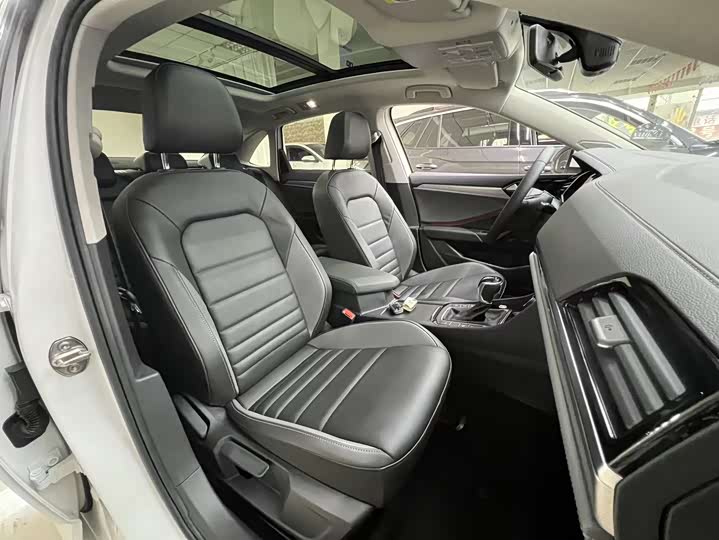 Фото 20 - Volkswagen Sagitar L