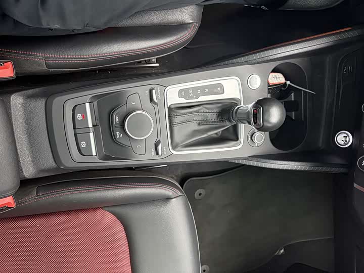 Фото 10 - Audi Q2L