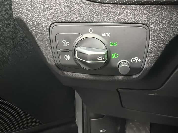 Фото 13 - Audi Q2L