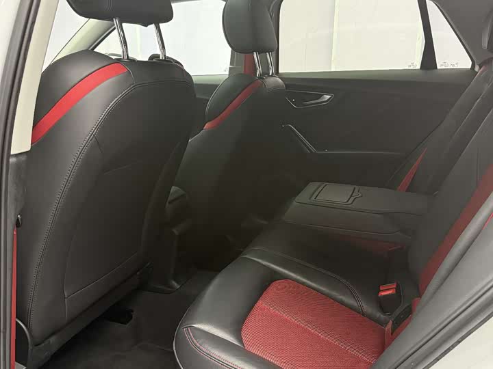 Фото 15 - Audi Q2L