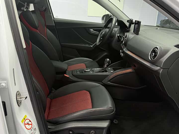 Фото 16 - Audi Q2L