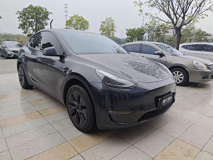 Фото 3 - Tesla Model Y