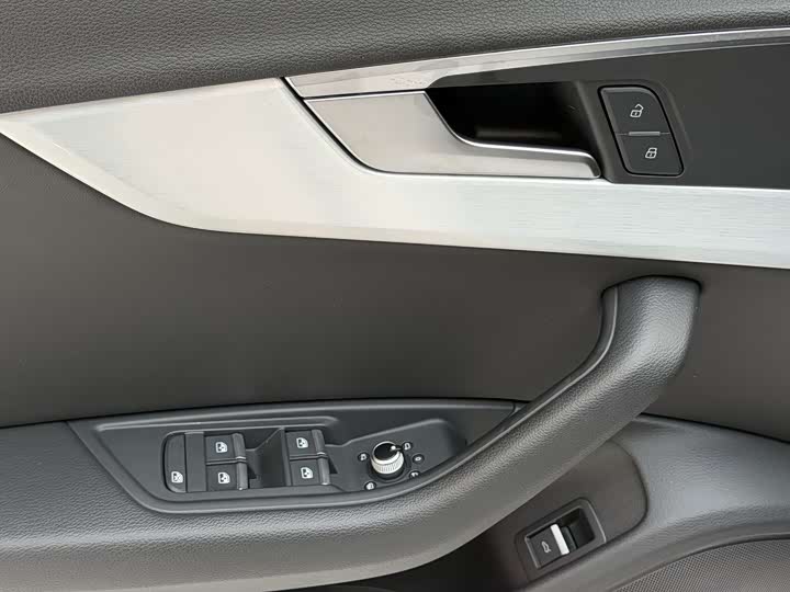 Фото 11 - Audi A4L