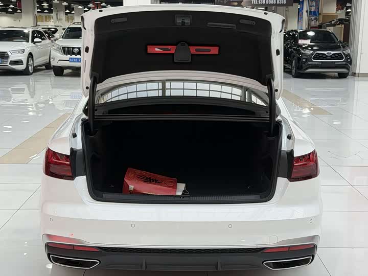 Фото 12 - Audi A4L