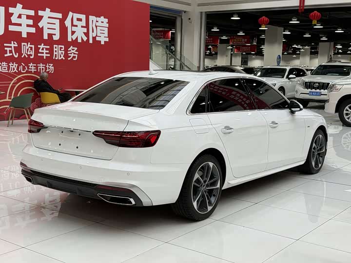 Фото 14 - Audi A4L