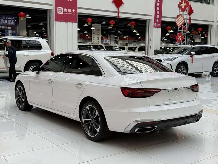 Фото 16 - Audi A4L