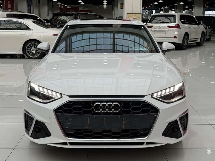 Фото 2 - Audi A4L