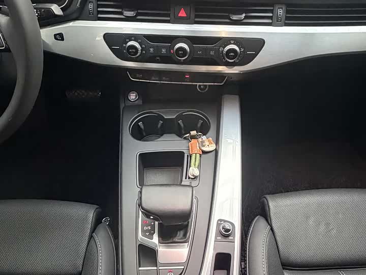 Фото 7 - Audi A4L