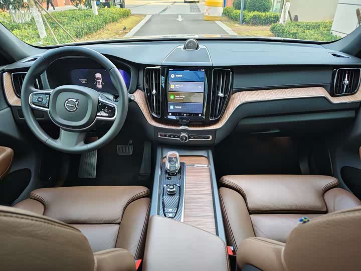 Фото 4 - Volvo XC60